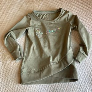 Nike girls 3T long sleeve shirts